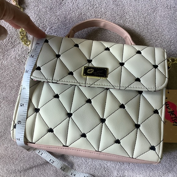 💜💜💜 Luv Betsey by Betsey Johnson Quilted Crossbody Bag. NWT - Picture 11 of 15